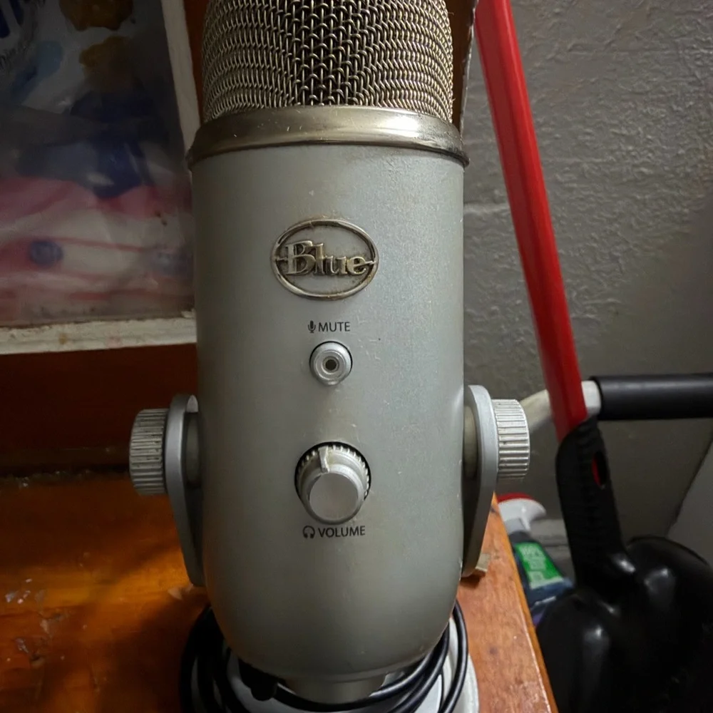 Blue Yeti Silver USB Microphone
